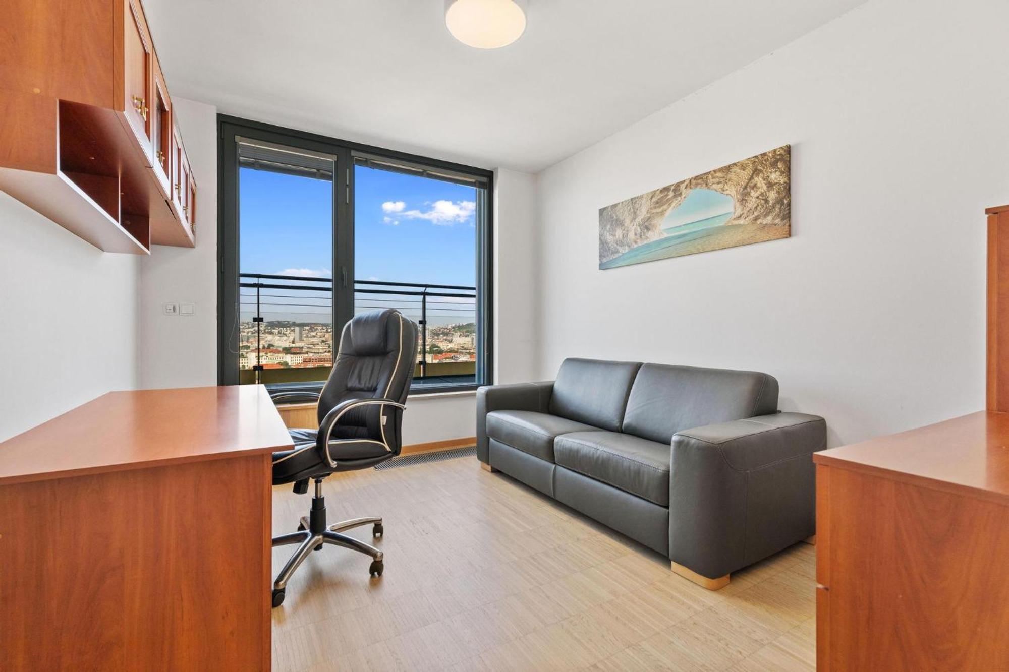 Sky Apartman In Bratislava - With 2 Parking Places Exteriér fotografie