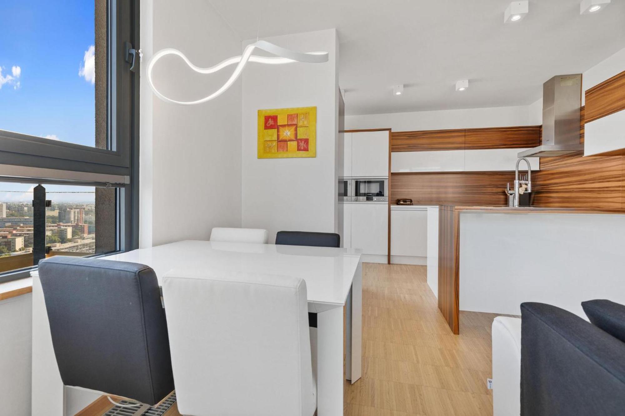 Sky Apartman In Bratislava - With 2 Parking Places Exteriér fotografie