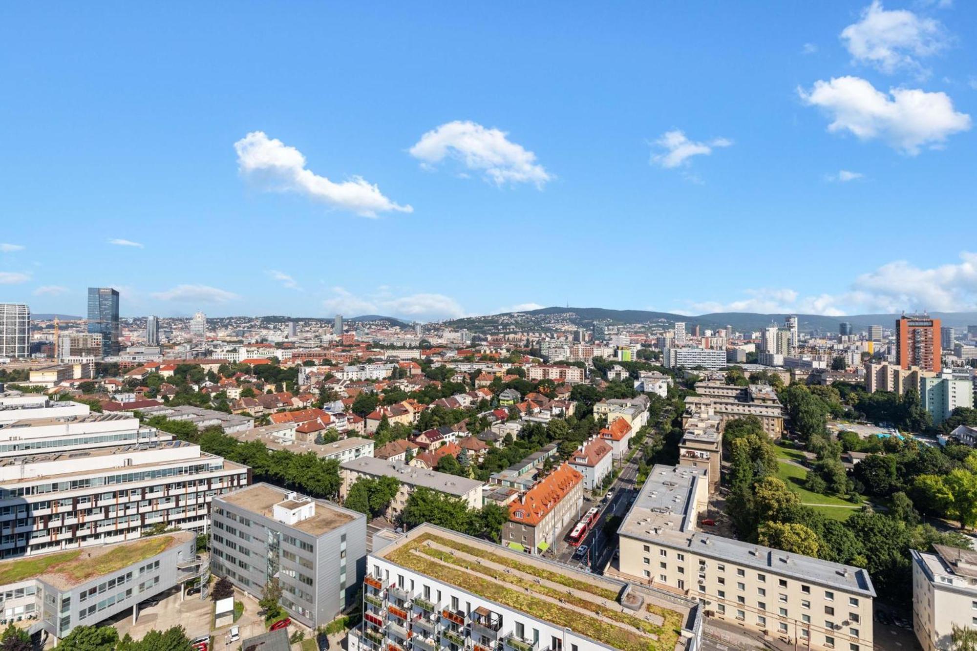 Sky Apartman In Bratislava - With 2 Parking Places Exteriér fotografie