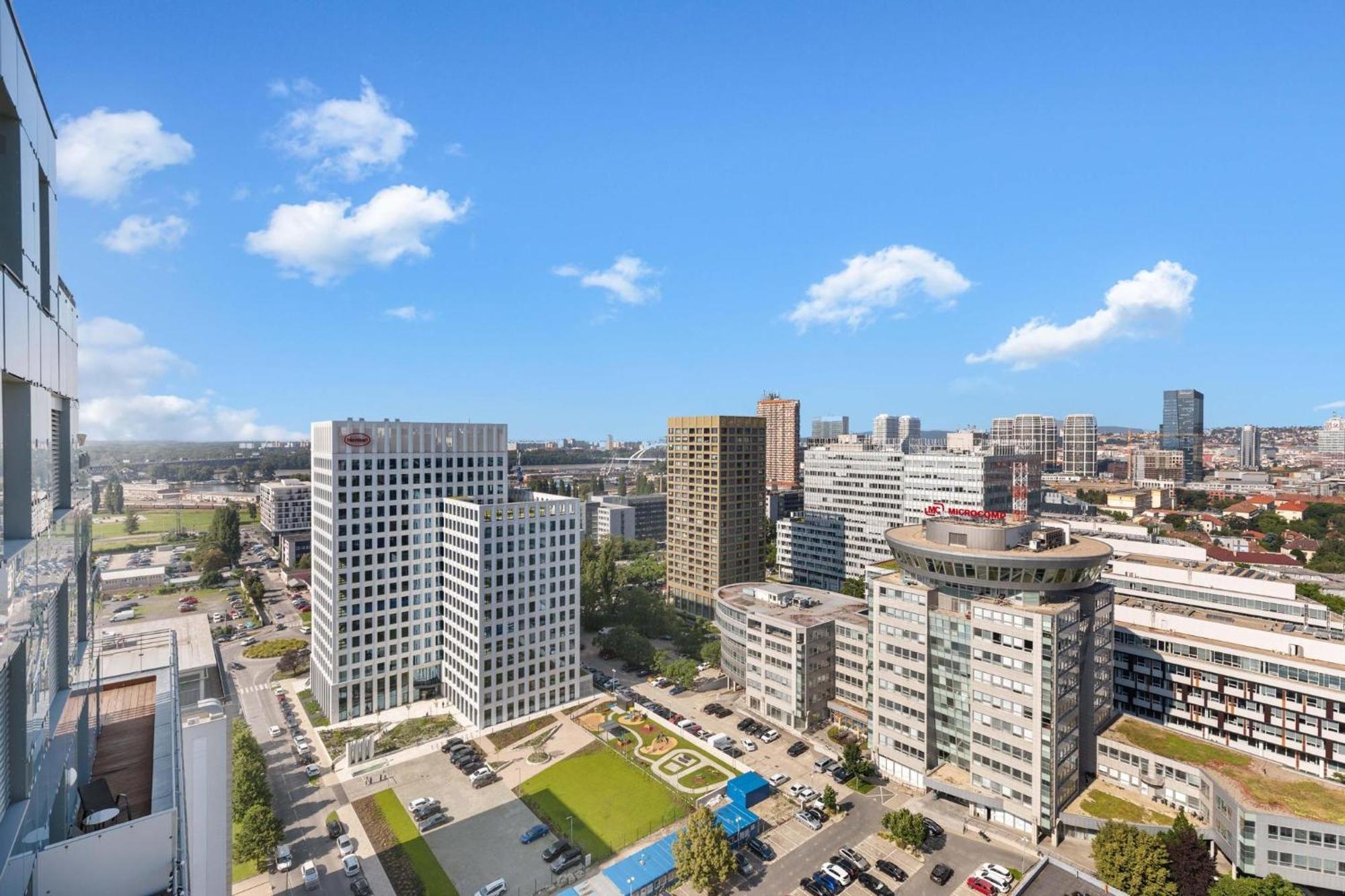 Sky Apartman In Bratislava - With 2 Parking Places Exteriér fotografie