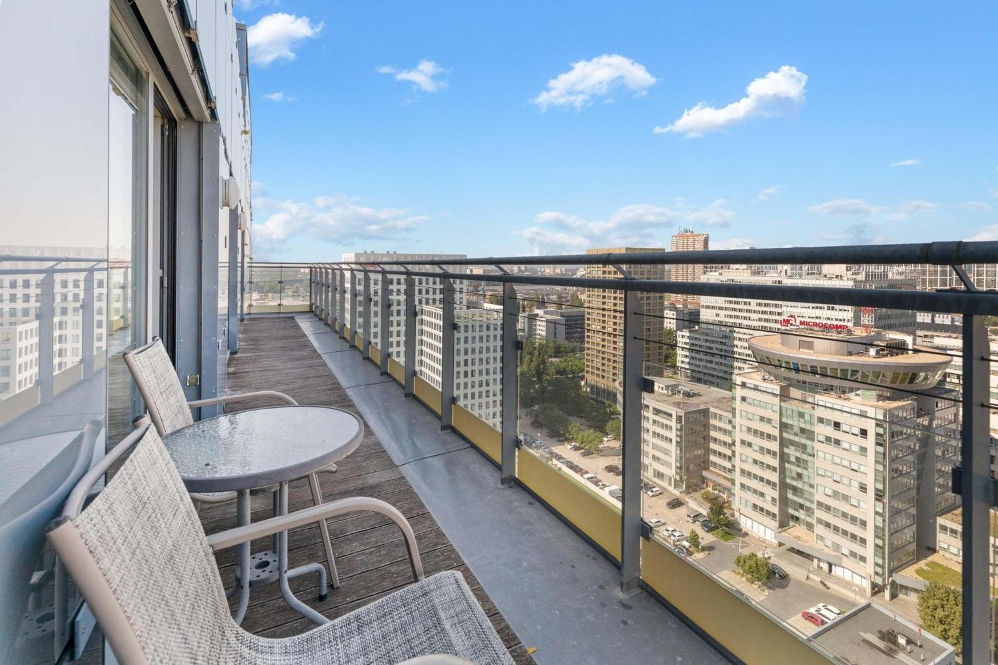 Sky Apartman In Bratislava - With 2 Parking Places Exteriér fotografie